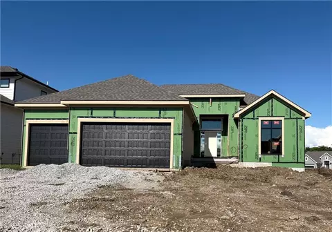 17429 Gillette St, Overland Park, KS 66221