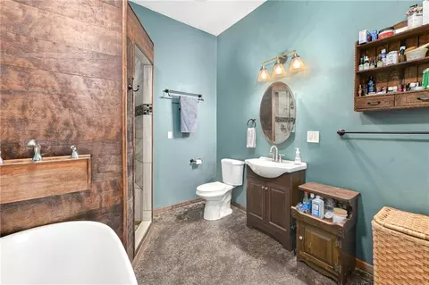 Bath - 17487 Rogers Rd, Atchison, KS 66002 photo 1 of 5