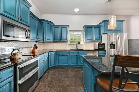 Kitchen - 17487 Rogers Rd, Atchison, KS 66002 photo 4 of 5
