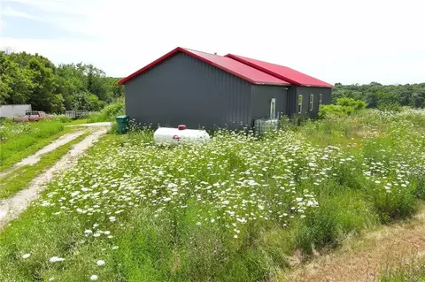 Exterior - 17487 Rogers Rd, Atchison, KS 66002 photo 2 of 4