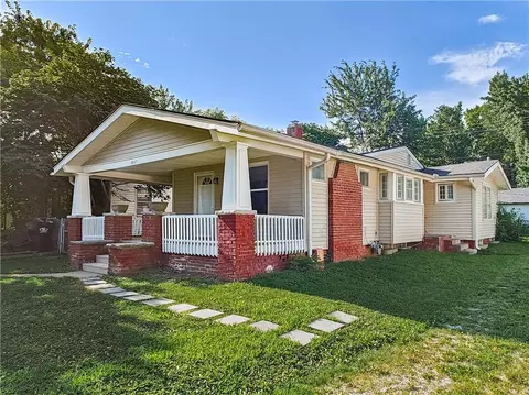 Exterior - 10117 E 10th St, Independence, MO 64053 photo 2 of 6