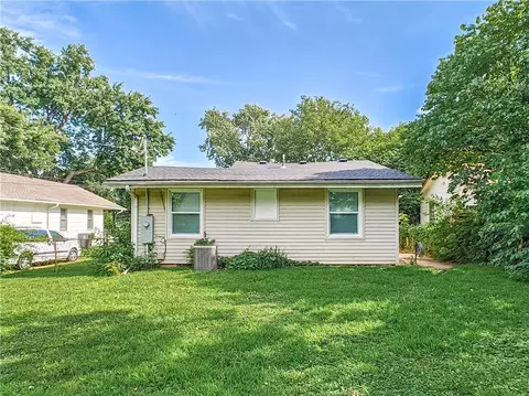 Exterior - 10117 E 10th St, Independence, MO 64053 photo 6 of 6