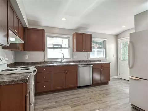 Kitchen - 10117 E 10th St, Independence, MO 64053 photo 1 of 5