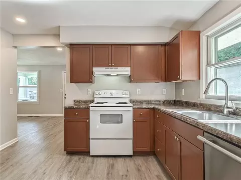 Kitchen - 10117 E 10th St, Independence, MO 64053 photo 4 of 5