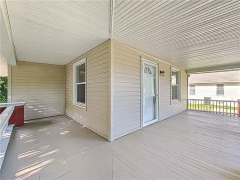 Exterior - 10117 E 10th St, Independence, MO 64053 photo 4 of 6
