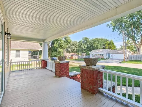 Exterior - 10117 E 10th St, Independence, MO 64053 photo 3 of 6