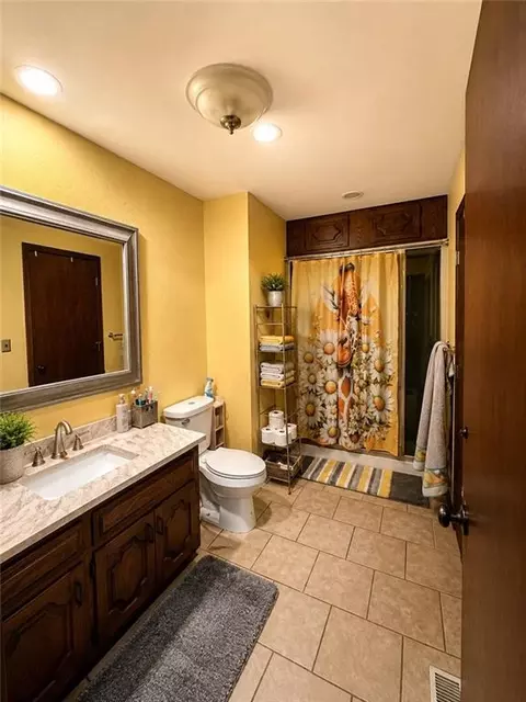 Bath - 1210 Waters Rd, Stella, MO 64867 photo 1 of 1