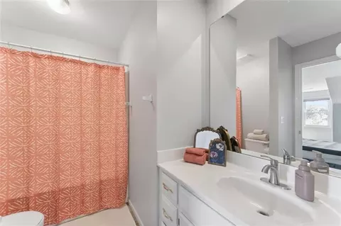 Bath - 1005 Wesley Ave, Raymore, MO 64083 photo 6 of 7
