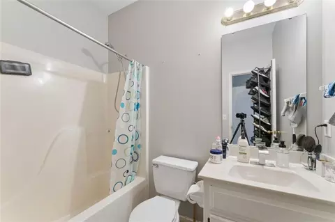 Bath - 1005 Wesley Ave, Raymore, MO 64083 photo 3 of 7