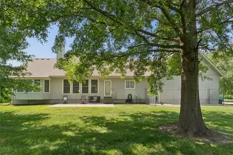 Exterior - 1005 Wesley Ave, Raymore, MO 64083 photo 9 of 12