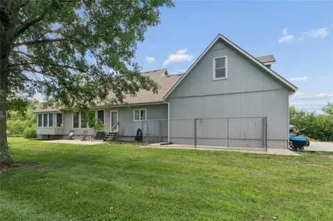 Exterior - 1005 Wesley Ave, Raymore, MO 64083 photo 10 of 12