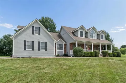 Exterior - 1005 Wesley Ave, Raymore, MO 64083 photo 2 of 12