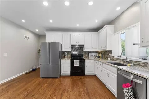 Kitchen - 1005 Wesley Ave, Raymore, MO 64083 photo 4 of 4