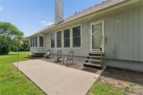 Exterior - 1005 Wesley Ave, Raymore, MO 64083 photo 11 of 12
