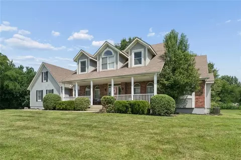 Exterior - 1005 Wesley Ave, Raymore, MO 64083 photo 3 of 12