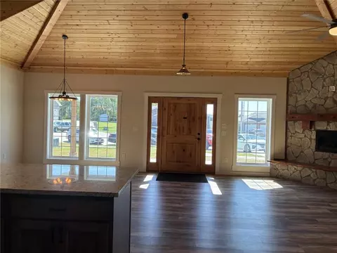 Entry Way - 203 N Birch St, Savannah, MO 64485 photo 1 of 2