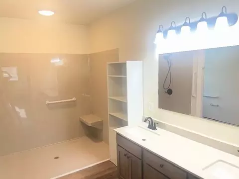 Bath - 203 N Birch St, Savannah, MO 64485 photo 1 of 7