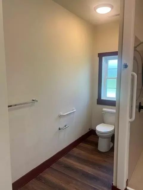Bath - 203 N Birch St, Savannah, MO 64485 photo 7 of 7