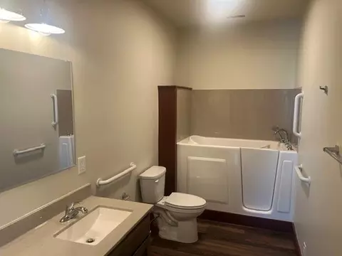 Bath - 203 N Birch St, Savannah, MO 64485 photo 6 of 7