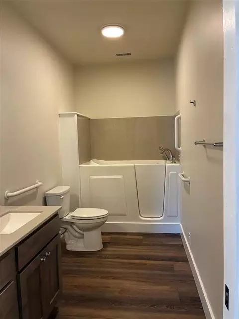Bath - 203 N Birch St, Savannah, MO 64485 photo 5 of 7