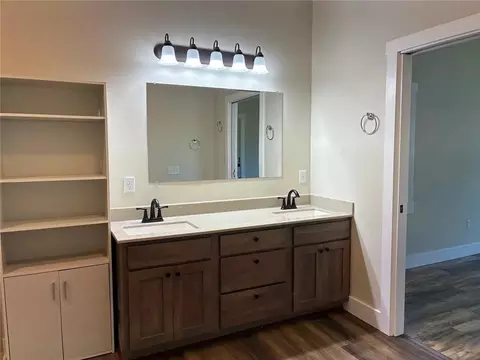 Bath - 203 N Birch St, Savannah, MO 64485 photo 3 of 7
