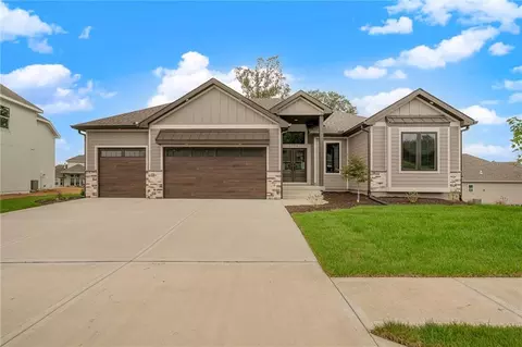 5794 NW Black Oak Ct, Parkville, MO 64152