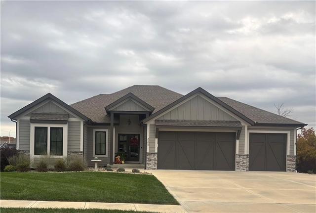 5794 NW Black Oak Ct, Parkville, MO 64152