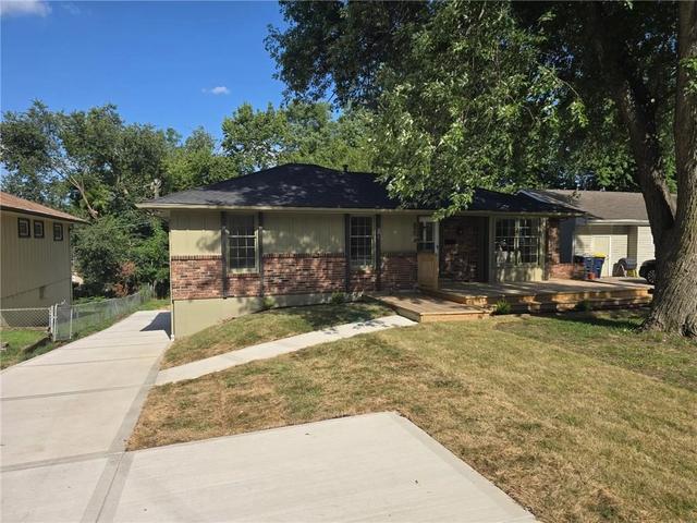 8209 Kenwood Ave, Kansas City, MO 64131