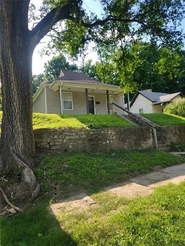 5542 S 2nd St, Saint Joseph, MO 64504