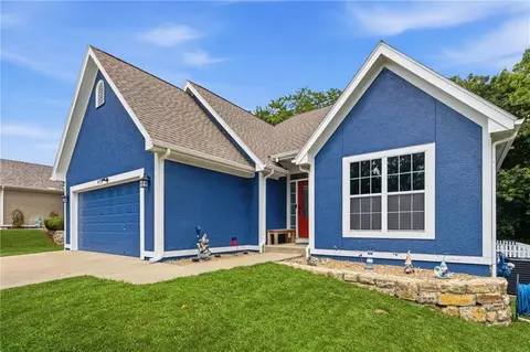 497 S 137th Pl, Bonner Springs, KS 66012