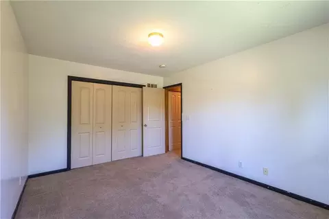 Bedroom - 722 Garnes St, Raymore, MO 64083 photo 3 of 5