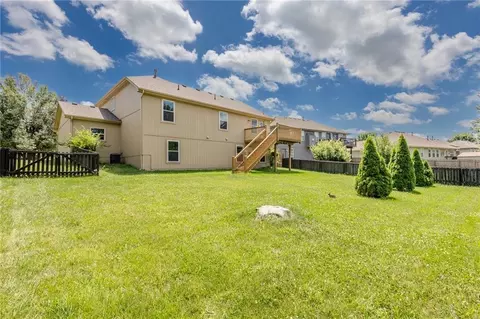 Exterior - 722 Garnes St, Raymore, MO 64083 photo 7 of 8
