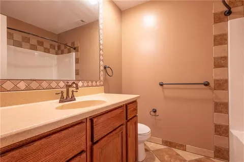 Bath - 722 Garnes St, Raymore, MO 64083 photo 5 of 6