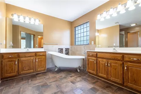 Bath - 722 Garnes St, Raymore, MO 64083 photo 2 of 6