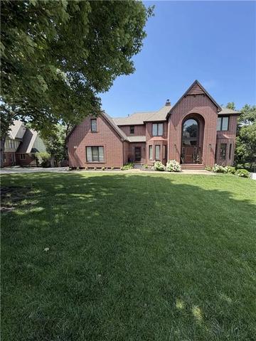 4110 W 110th St, Leawood, KS 66211