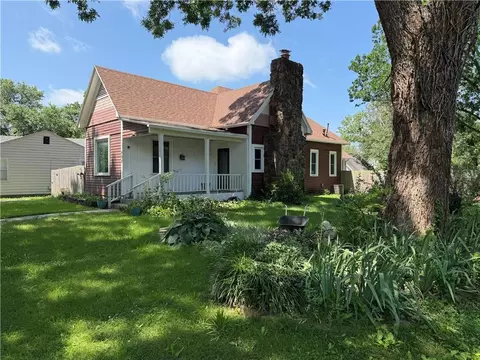 402 S Spring St, Caney, KS 67333 photo 1