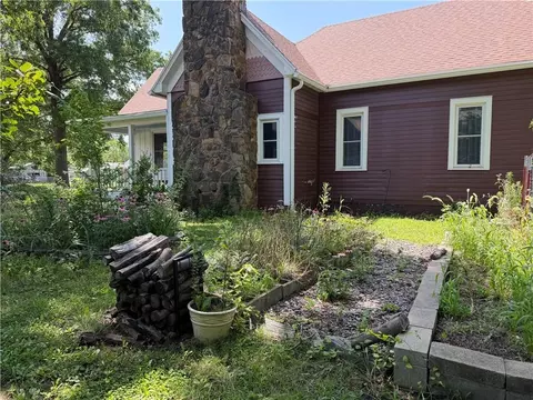 402 S Spring St, Caney, KS 67333 photo 3
