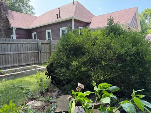 402 S Spring St, Caney, KS 67333 photo 9