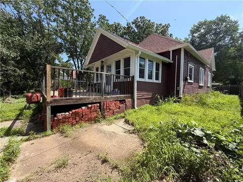 402 S Spring St, Caney, KS 67333 photo 7