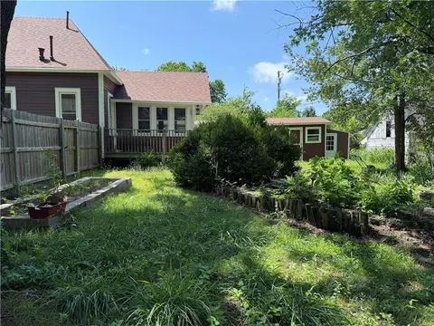 402 S Spring St, Caney, KS 67333 photo 5