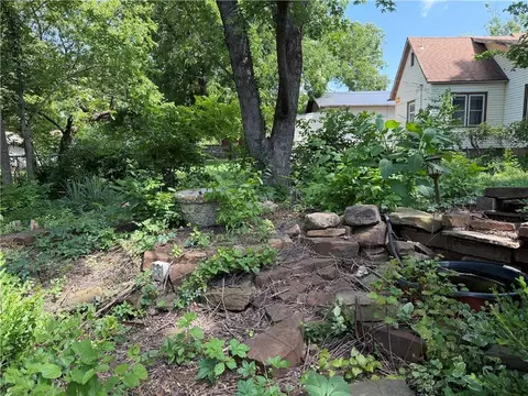 402 S Spring St, Caney, KS 67333 photo 8