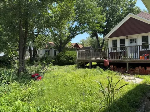 402 S Spring St, Caney, KS 67333 photo 10
