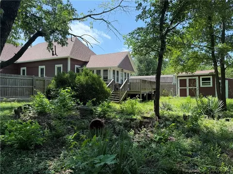 402 S Spring St, Caney, KS 67333 photo 6