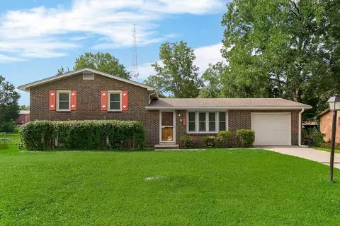 1103 NE 69th St, Kansas City, MO 64118
