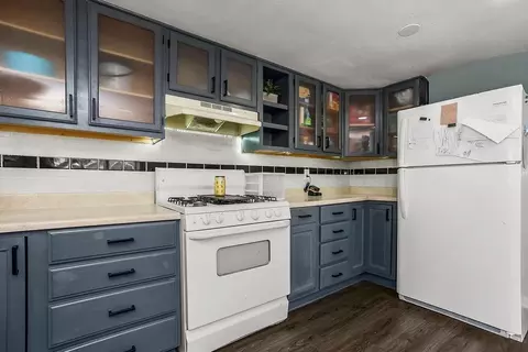 Kitchen - 200 E Mccarty St, Edgerton, KS 66021 photo 4 of 5