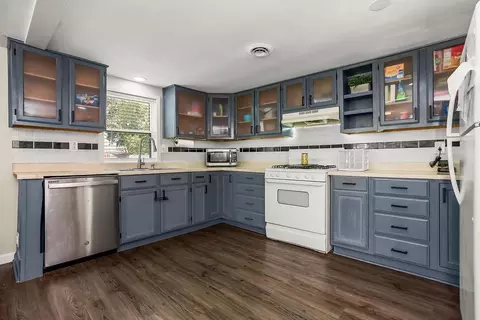 Kitchen - 200 E Mccarty St, Edgerton, KS 66021 photo 2 of 5