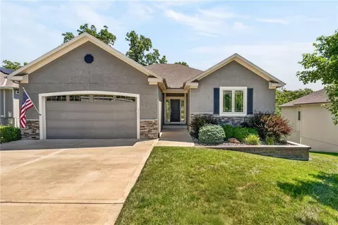 6229 N Green Hills Ln, Kansas City, MO 64151