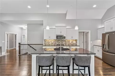 6229 N Green Hills Ln, Kansas City, MO 64151