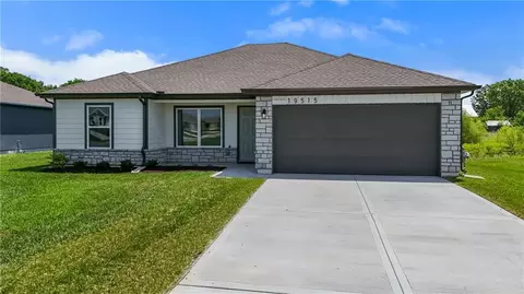 19515 Lincoln St, Spring Hill, KS 66083