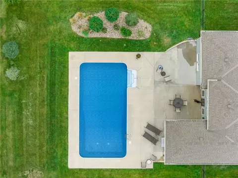 Exterior - 1109 SW Brookside Ct, Lees Summit, MO 64064 photo 6 of 13
